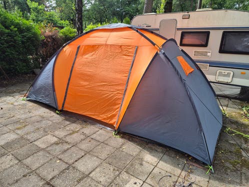 4-persoons-tent-2-slaapcabines-046kuw-1.jpg 4 persoons koepeltent met 2 slaapcabines (m2423718896) — Tenten — Marktplaats - Afbeelding 1