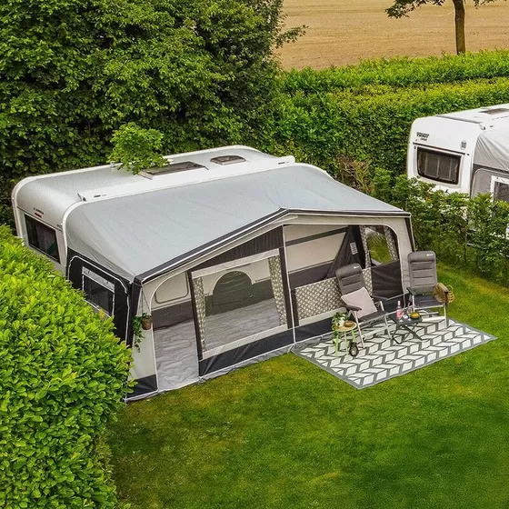 camper-voortent-408aah.webp Voortenten en luifels voor die extra leefruimte | Mobile Drôme - Afbeelding 1