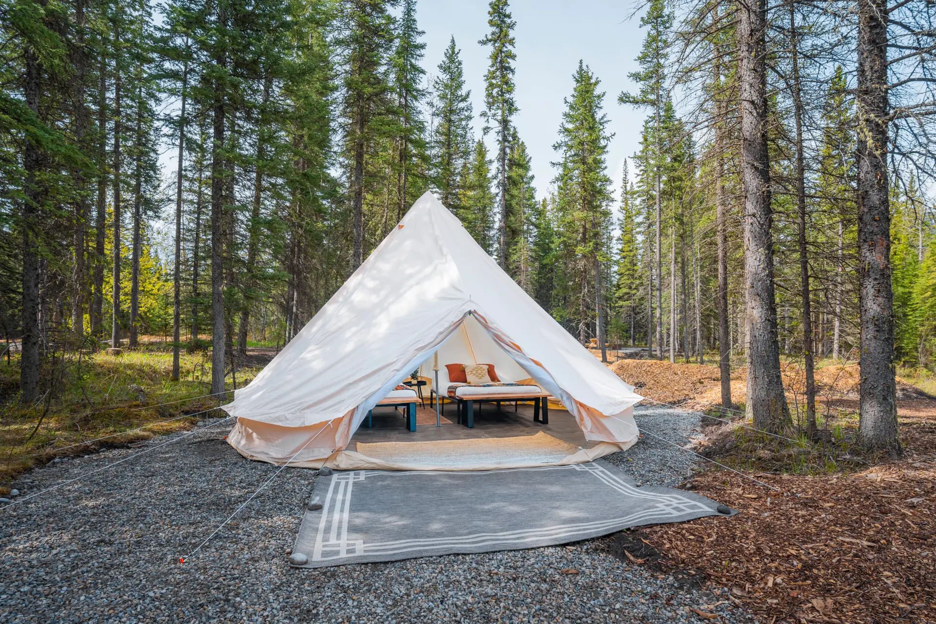 canvastent-657hdo.webp Glamping Tent | Sundance Kananaskis | Basecamp Resorts - Afbeelding 1