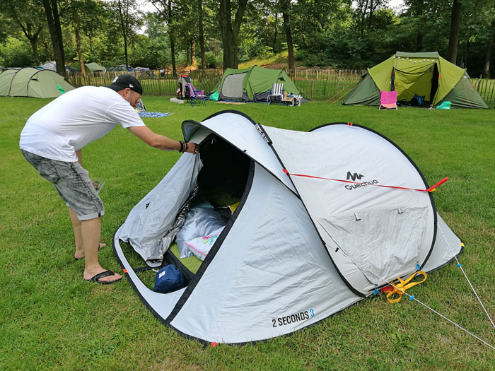 fresh-n-black-tent-994avt-1.jpg Fresh and Black tent hoe is de pop up tent van de Decathlon écht in het gebruik? - Afbeelding 1