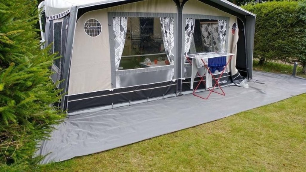 gronddoek-tent-436vue-1.jpg Tentdoek / tentzeil bescherming / gronddoek 130 gr p/m² tuinhuis tuin WONEN.nl - Afbeelding 1
