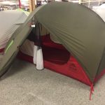 Eindelijk een lichtgewicht tent gekozen Wandelvrouw