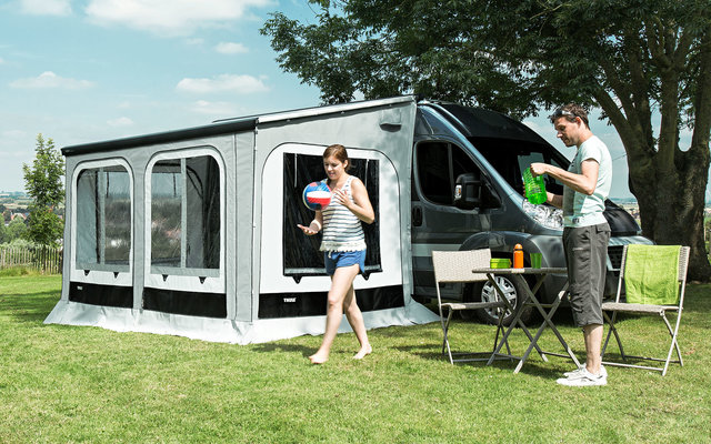luifel-voortent-923ebh-1.jpg Thule Panorama 5200 Voortent Medium 3.0 - Afbeelding 1