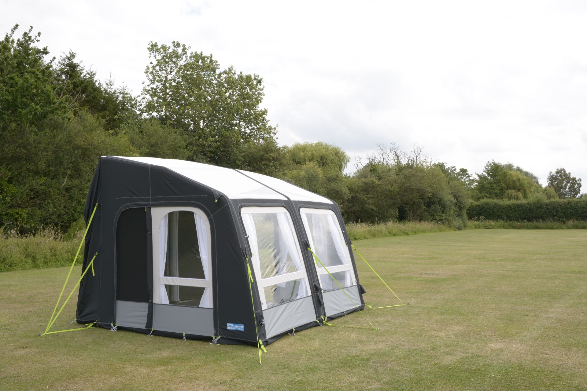 opblaasbare-voortent-camper-104pdj-1.jpg Dometic Rally AIR Pro Drive Away 390 Campertent | Kampeer Oase - Afbeelding 1