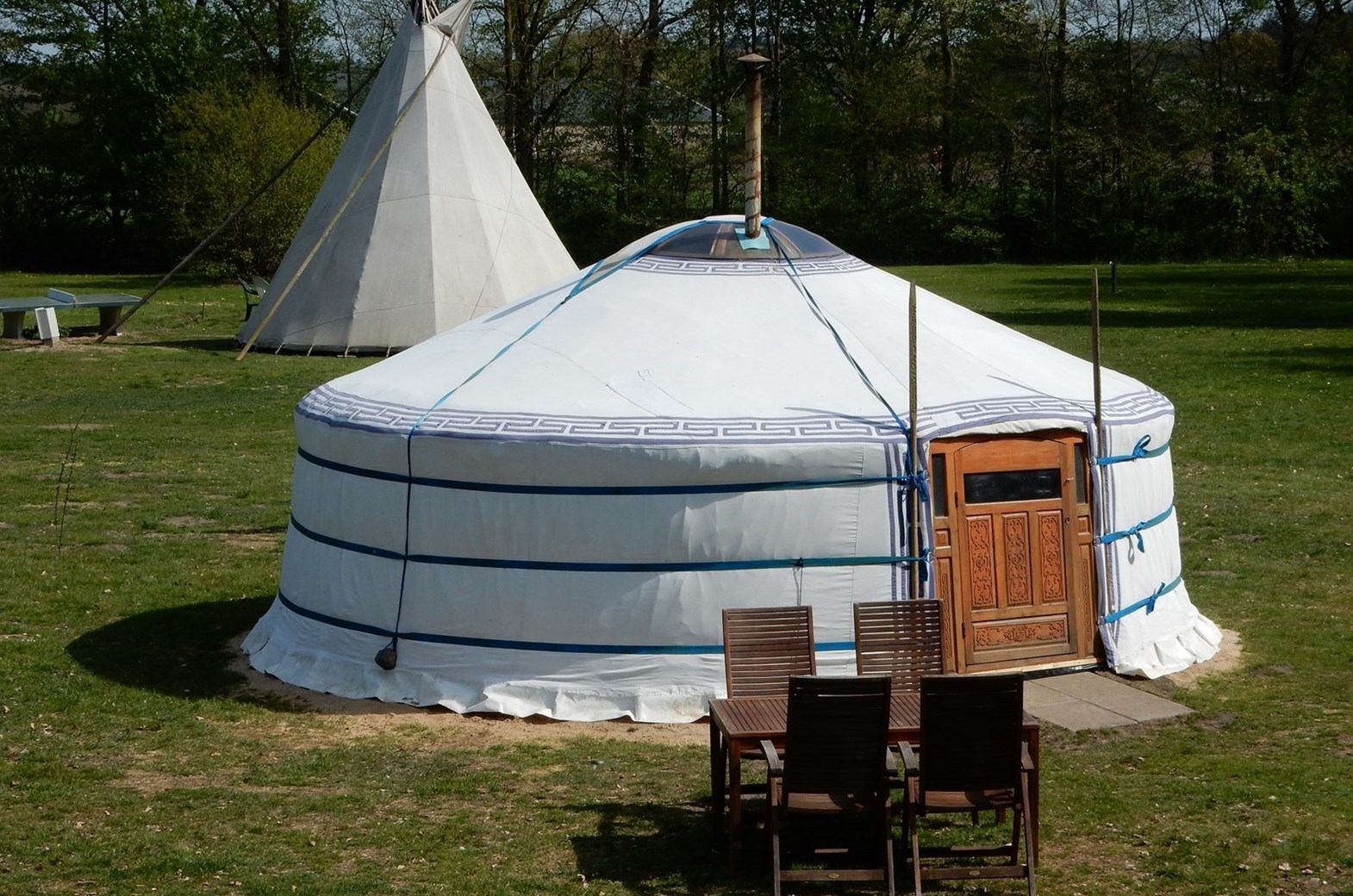 ronde-tent-227rhi-1.jpg Wat is slapen in een yurt? 5 tips voor bijzondere yurts OrigineelOvernachten - Afbeelding 1
