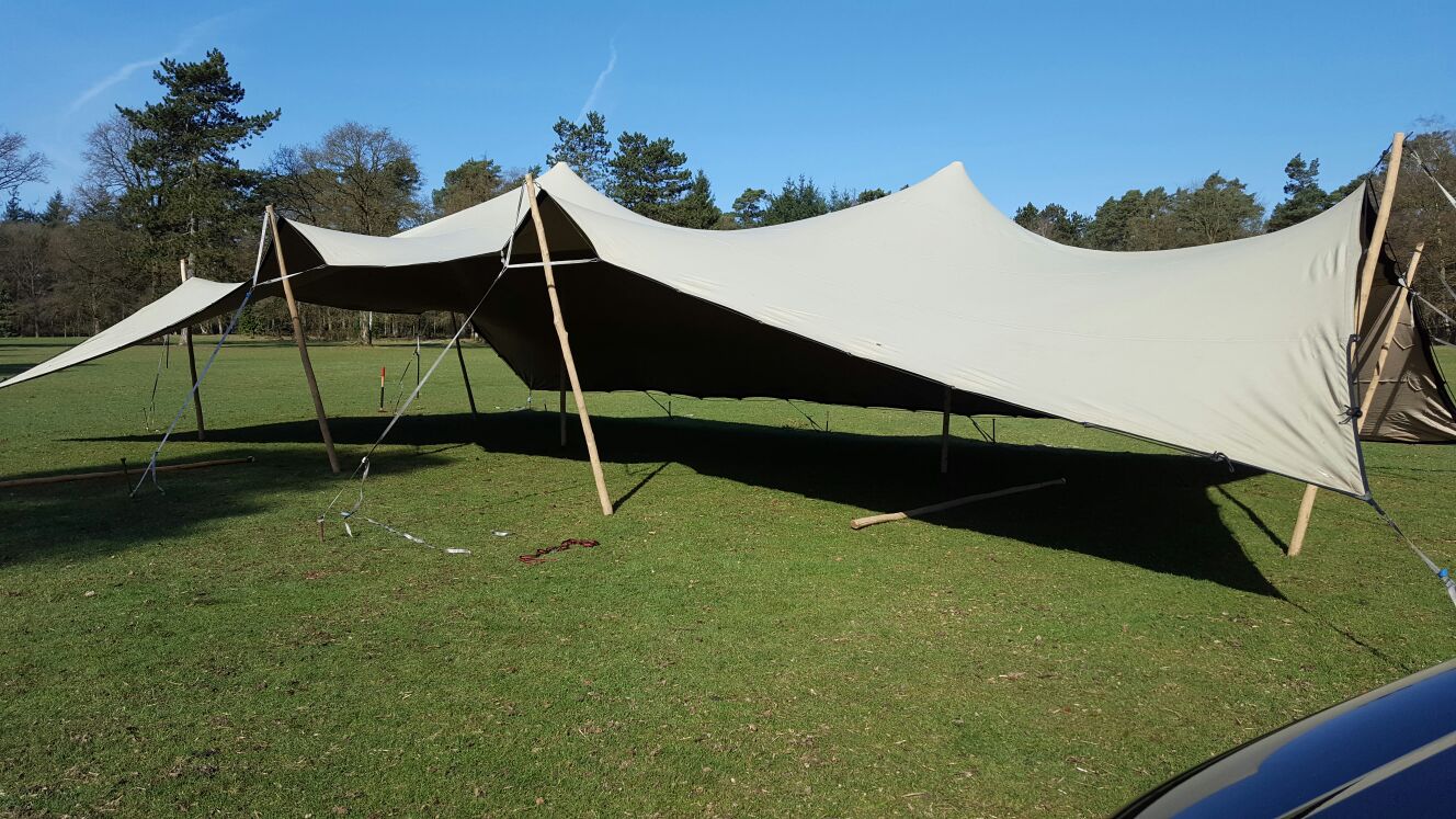 schaduw-tent-946ihd-1.jpg Huur een stretchtent voor een natuurlijke beleving op uw evenement - Afbeelding 1