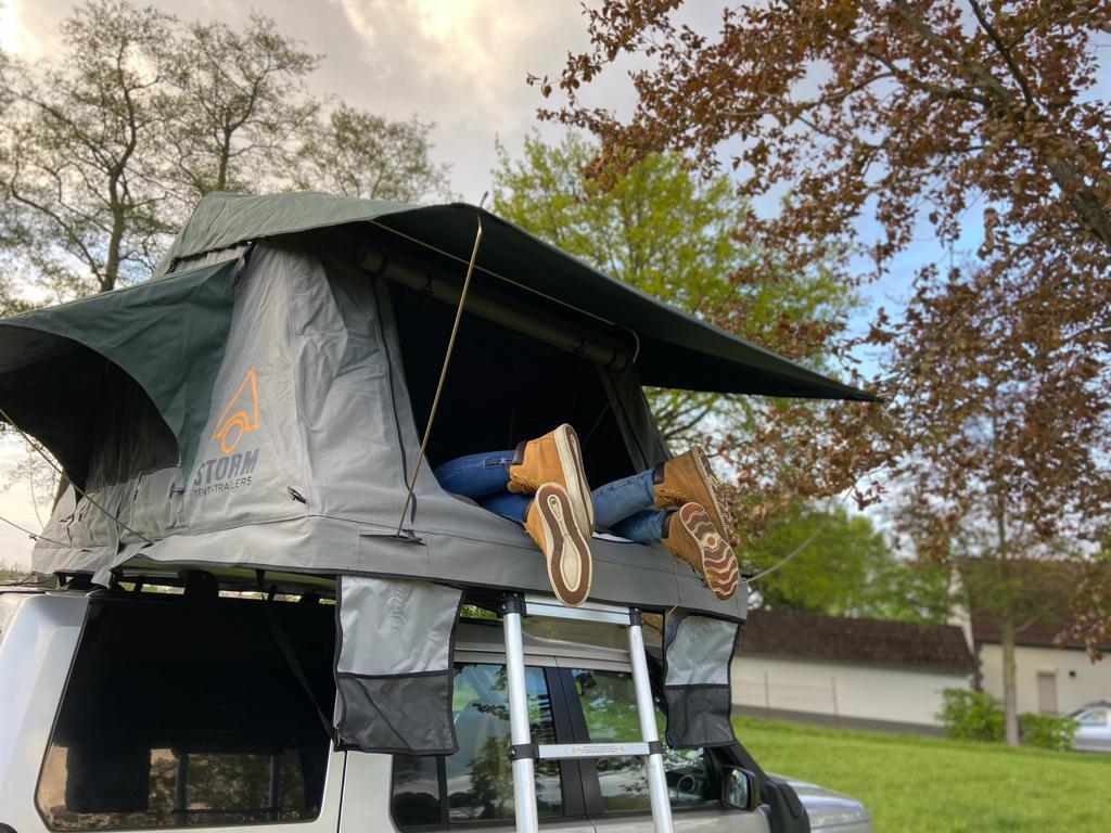 stormtent-989ycn-1.jpg Daktent model Lotte met skyview Storm Daktenten - Afbeelding 1