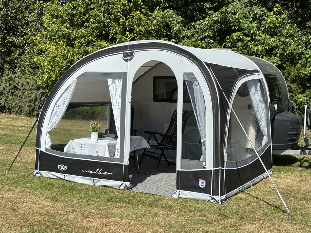 voortent-caravan-aanbieding-813sow-1.jpg Walker voortent en opblaasbare luifel voor T@B 320/400 caravans - Afbeelding 1